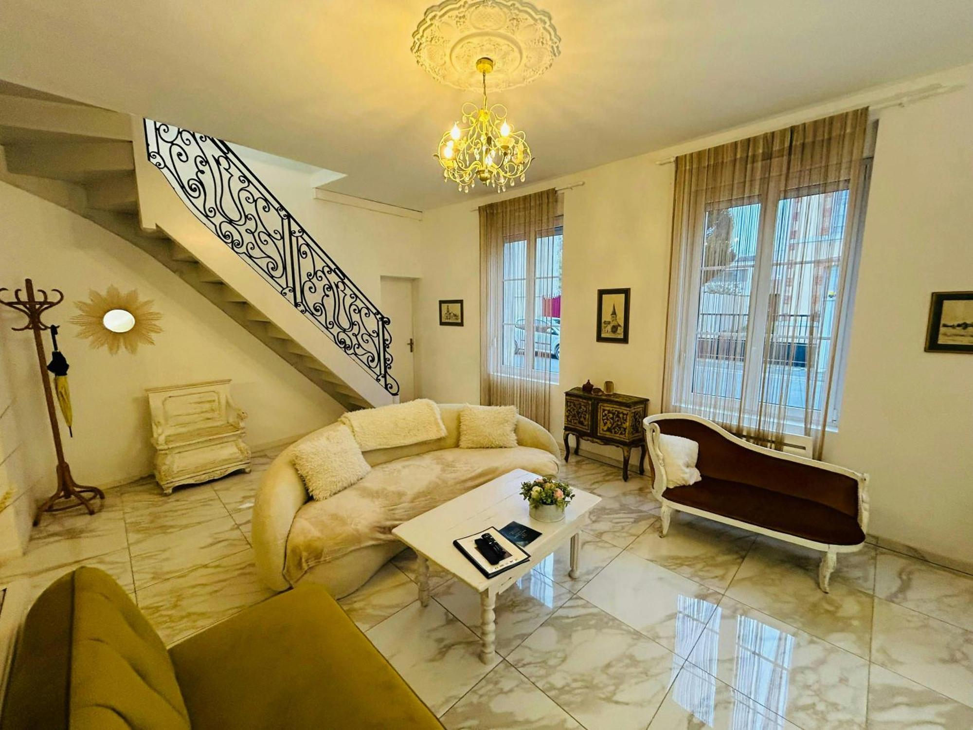 Magnifique Maison Dartiste La Maison Aerts Ρενς Εξωτερικό φωτογραφία